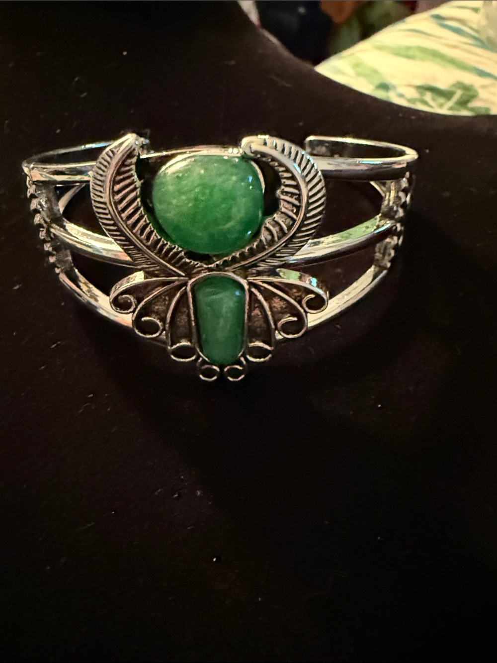 New Women’s Silver-Tone Green Stone Cuff Bracelet slides on Med or Large Wrist